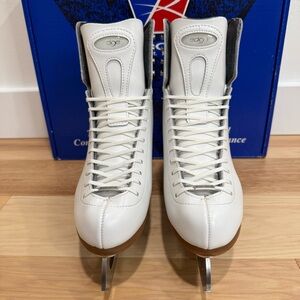 Riedell 229 Edge Ladies Women’s White Figure Ice Skates Size 8 Med